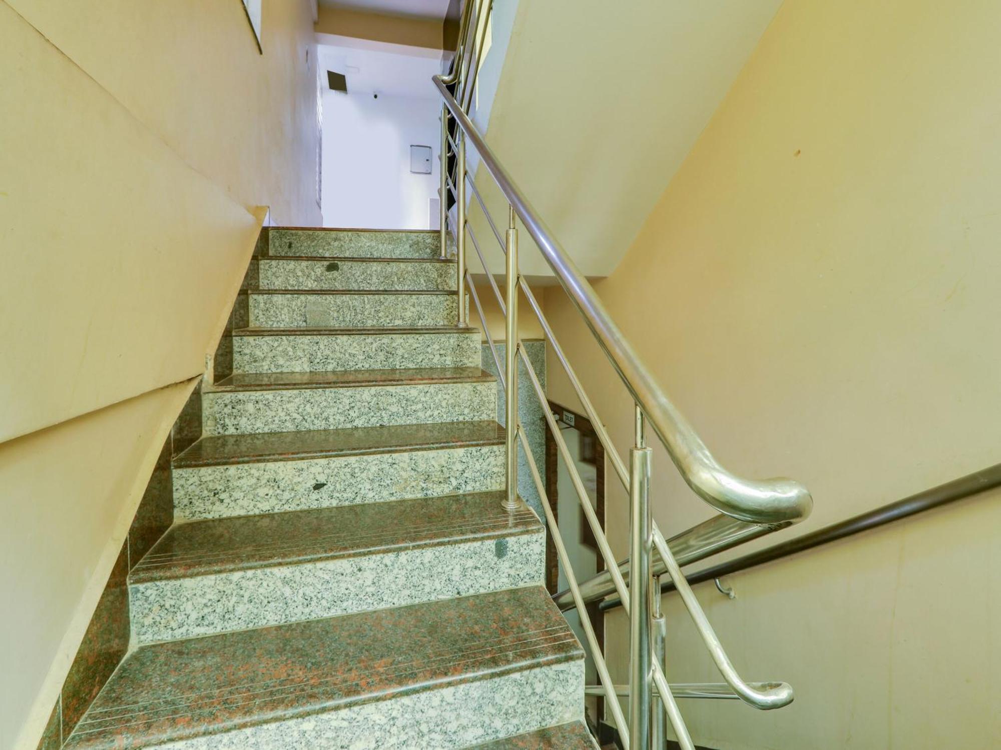 Super Townhouse Qualia Prime Hotel Near Nexus Mall Hyderabad Eksteriør billede