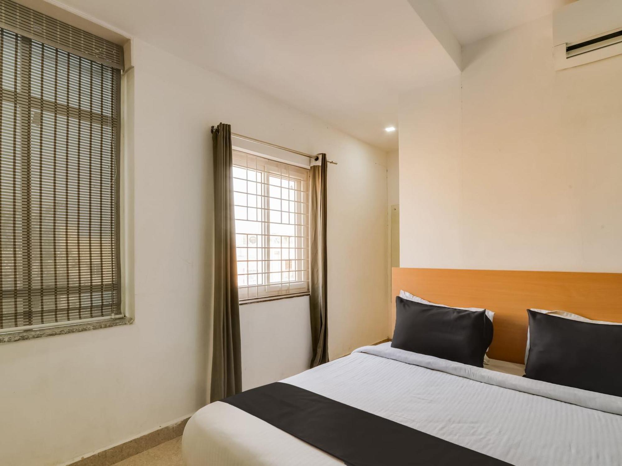 Super Townhouse Qualia Prime Hotel Near Nexus Mall Hyderabad Eksteriør billede