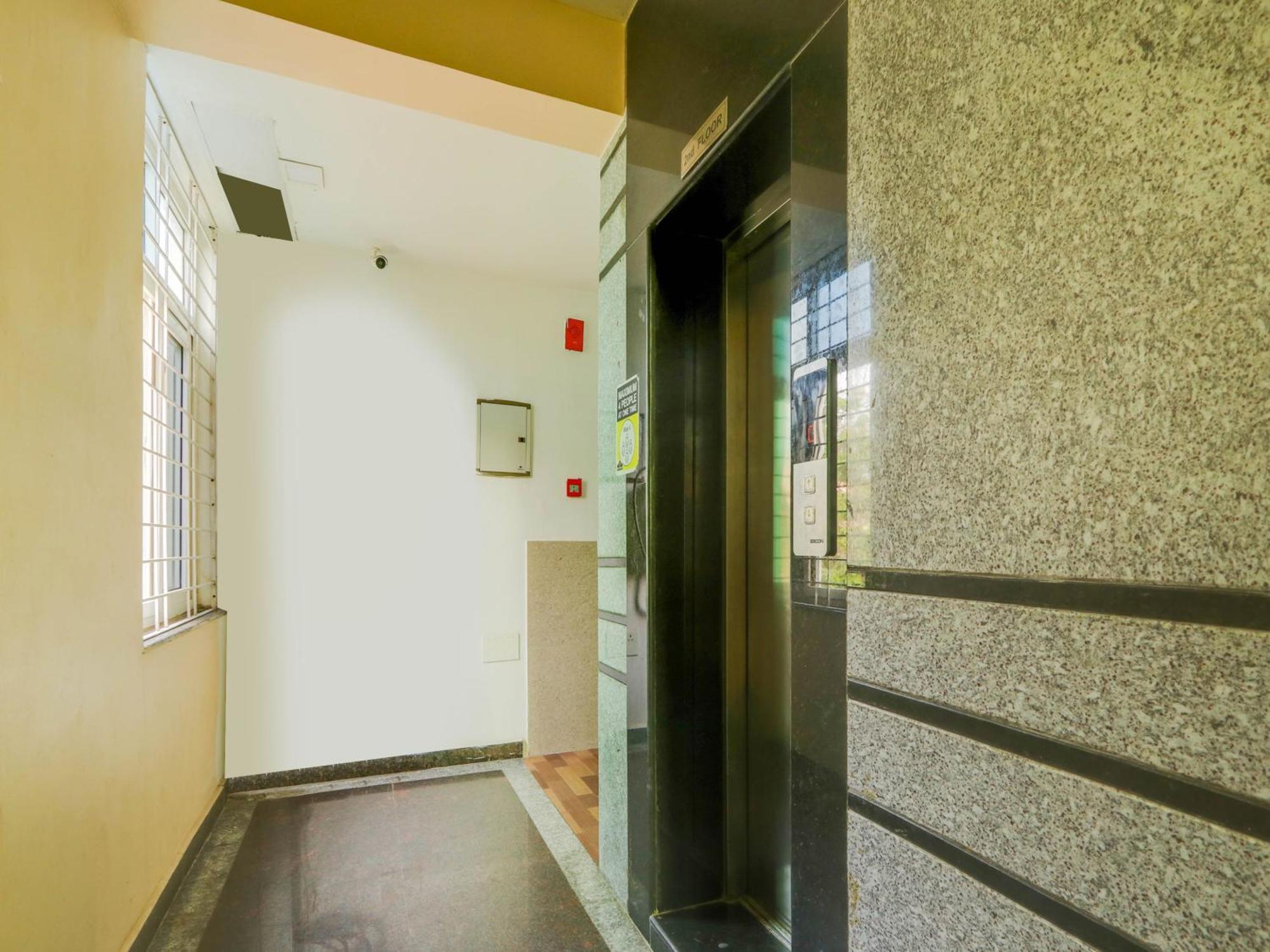 Super Townhouse Qualia Prime Hotel Near Nexus Mall Hyderabad Eksteriør billede