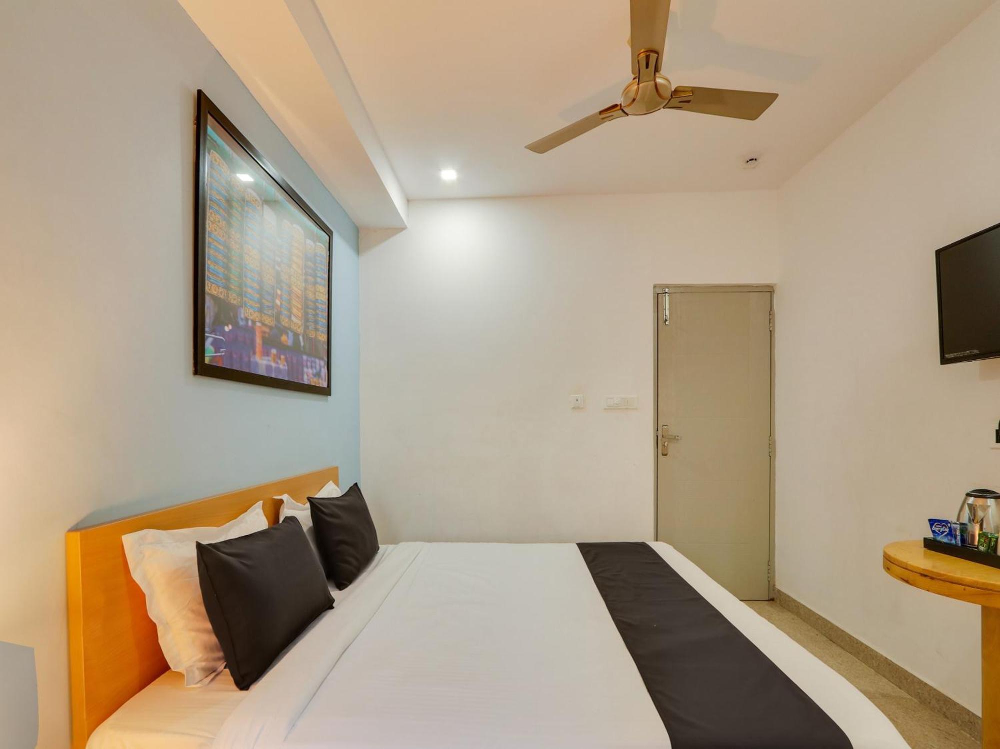 Super Townhouse Qualia Prime Hotel Near Nexus Mall Hyderabad Eksteriør billede
